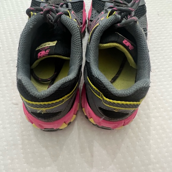 COPY - New Balance 573 trail running shoes wide width - Picture 7 of 9